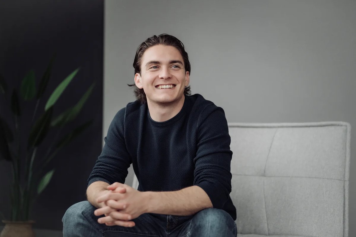 Paul Schachner, Webdesigner aus Vorarlberg, analysiert Firmenwebsite-Fehler bei KMU in Lustenau