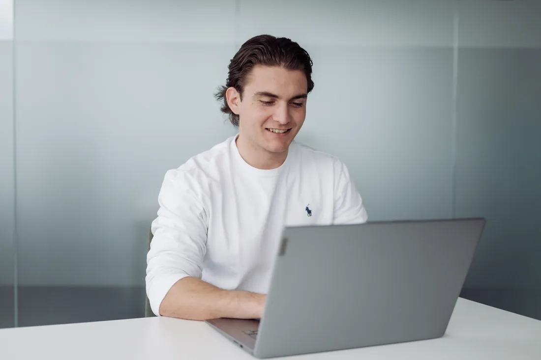 Paul Schachner analysiert GEO-Signale und KI-Sichtbarkeit für eine Vorarlberger KMU-Website
